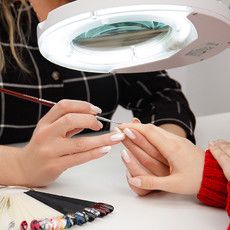Лупа на струбцине REXANT, круглая, 3D, с подсветкой и крышкой, белая